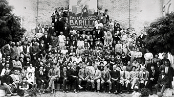 Group photo of vintage Barilla employees