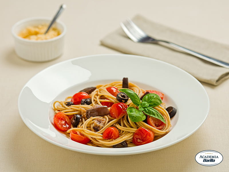 ProteinPLUS Spaghetti eggplant with cherry tomatoes and olives
